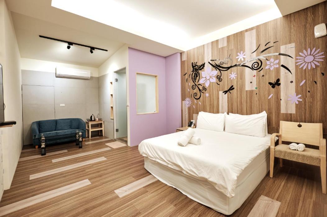 小黑琵416輕旅 Little Happy Hostel Тайнан Екстериор снимка