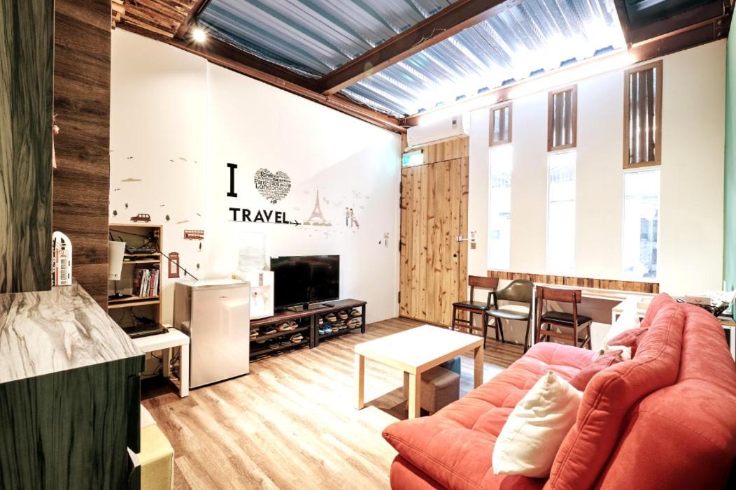 小黑琵416輕旅 Little Happy Hostel Тайнан Екстериор снимка