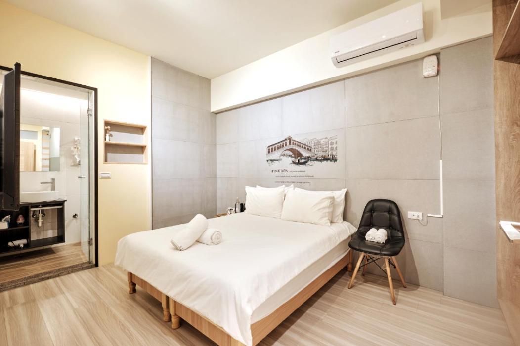 小黑琵416輕旅 Little Happy Hostel Тайнан Екстериор снимка